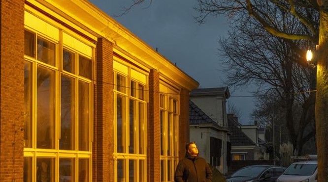 Waadhoeke verlicht gebouwen oranje als signaal tegen geweld tegen vrouwen en meisjes